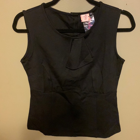 Keyhole Top - Picture 3 of 8